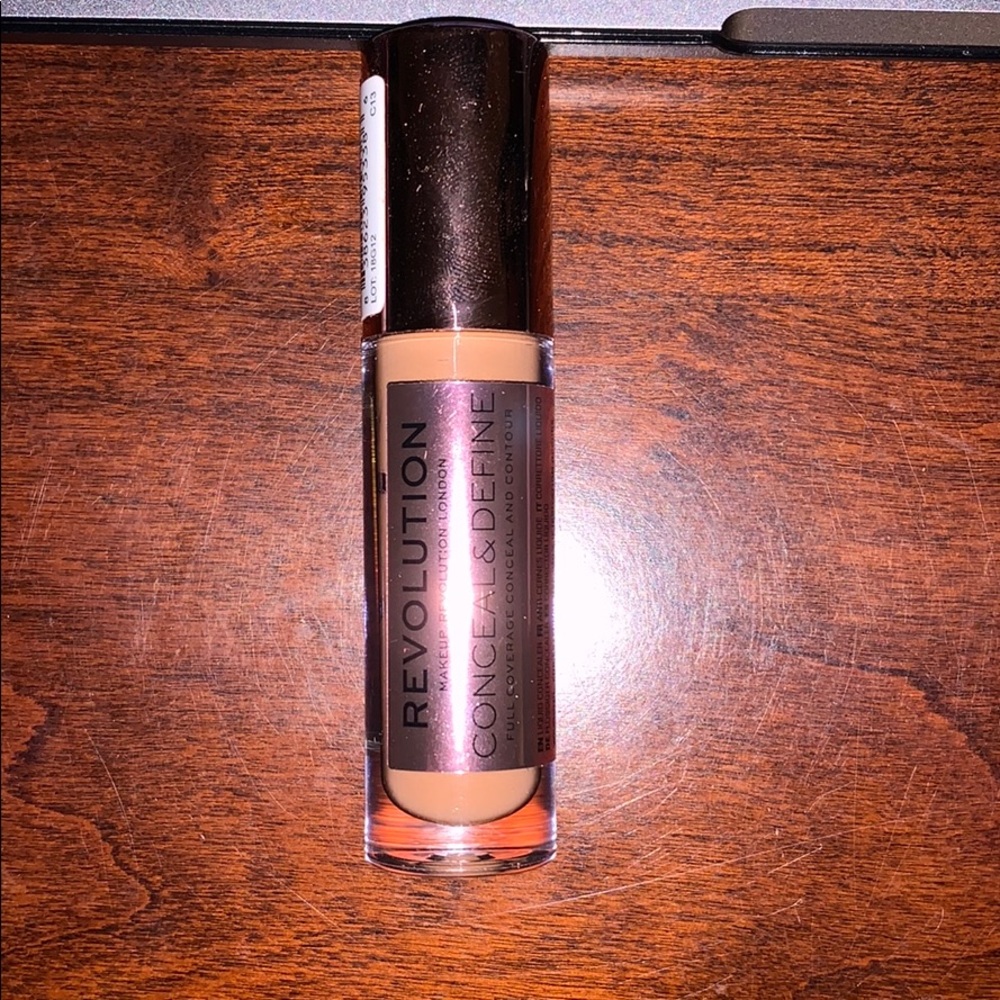 Makeup Revolution conceal and define